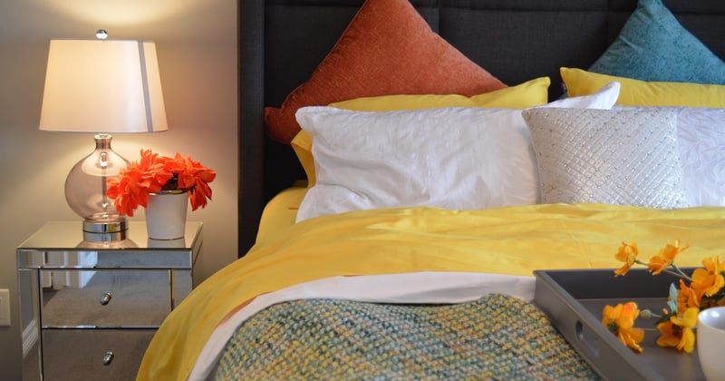 Créer une tête de lit en bois flotté : 5 idées déco faciles