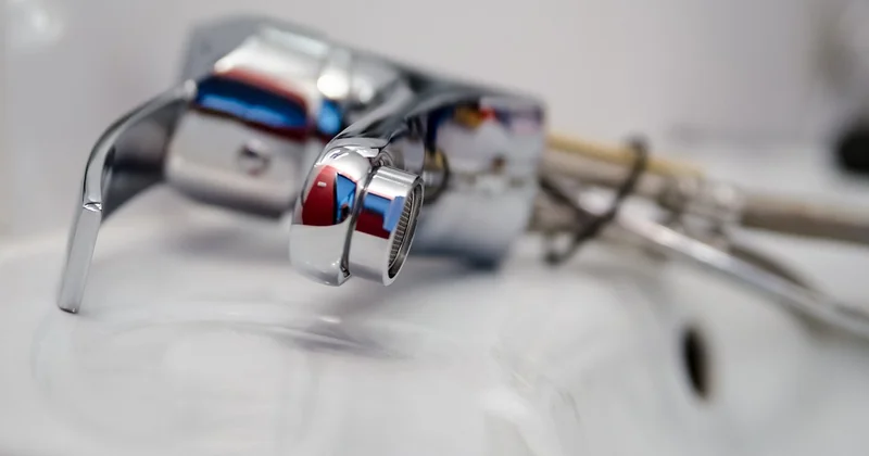 Comment changer un robinet de lavabo ancien avec bonde